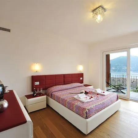 Sleeps 11 Pool Air Con Menaggio