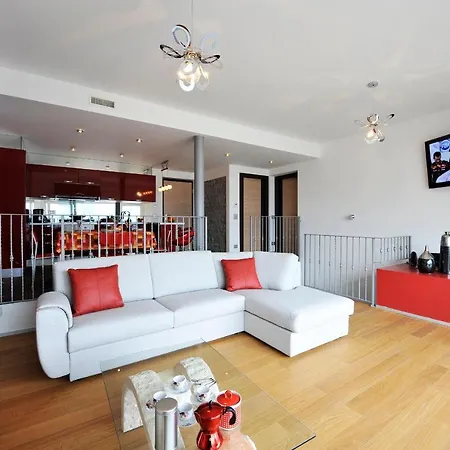 Sleeps 11 Pool Air Con Ferienhaus
