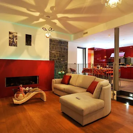 Sleeps 11 Pool Air Con
