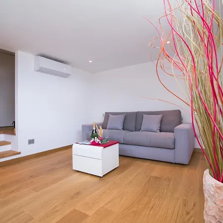 Sleeps 11 Pool Air Con Holiday home